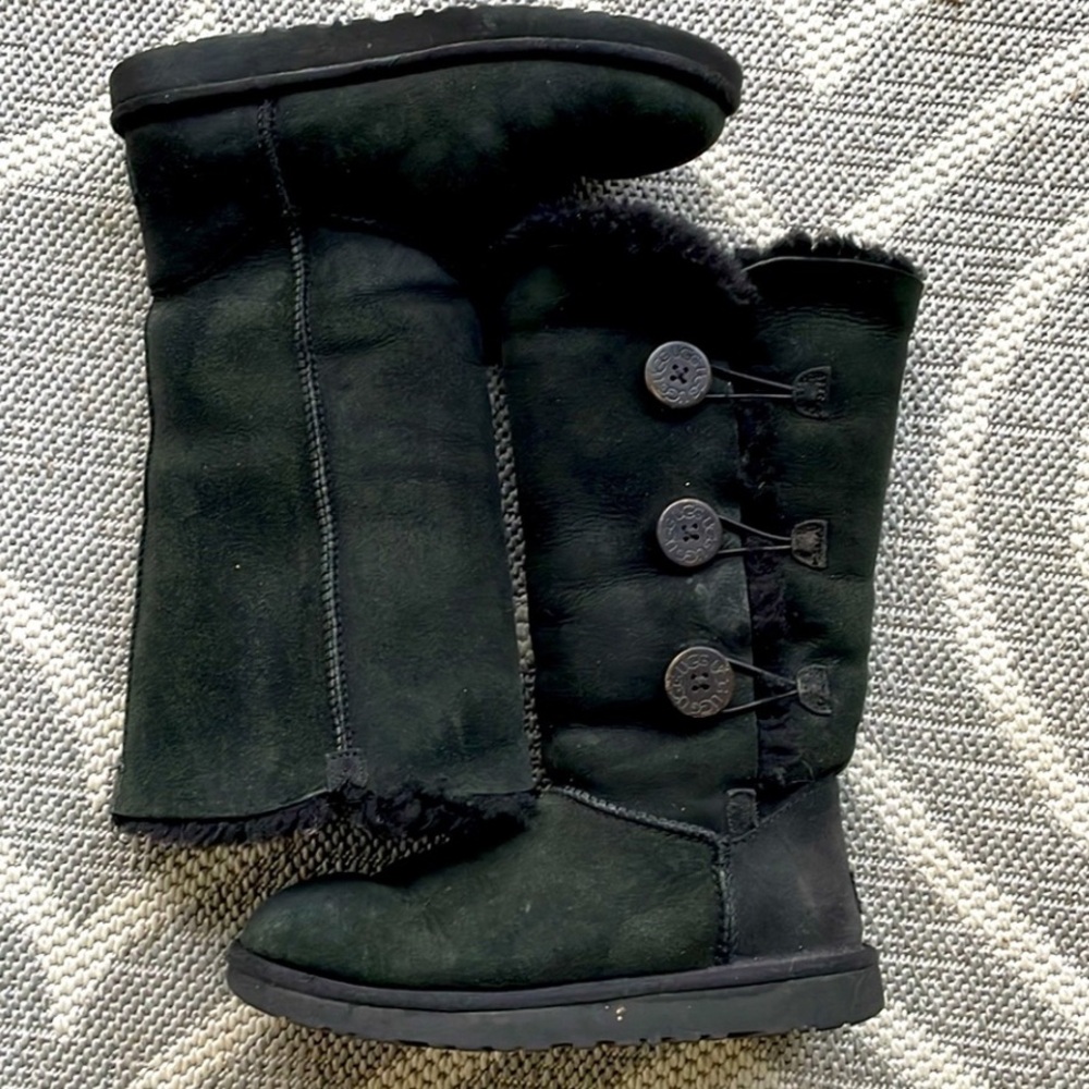 UGG boots Bailey buttons size 8 black comfy warm college
